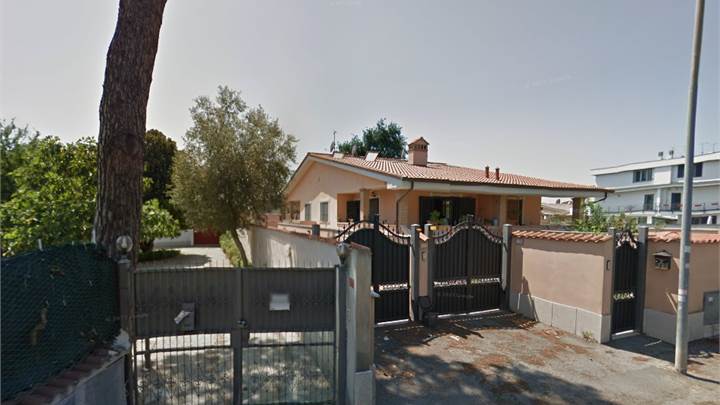 Porzione di villino a Roma zona Dragona