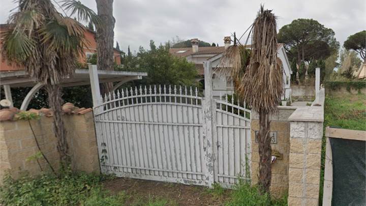 Villa a Roma zona Infernetto